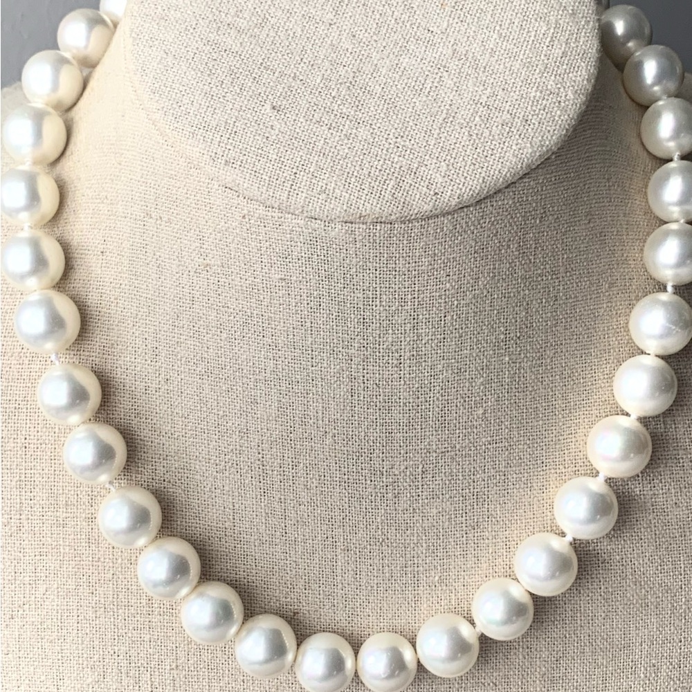 Lord & Taylor Costume Pearl Necklace 17" EC